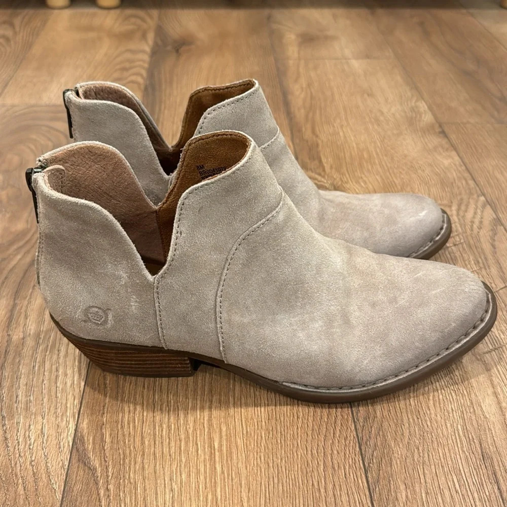 Born Women’s Beth Zip Bootie Burnished Suede Leather Taupe Distressed Size 8
